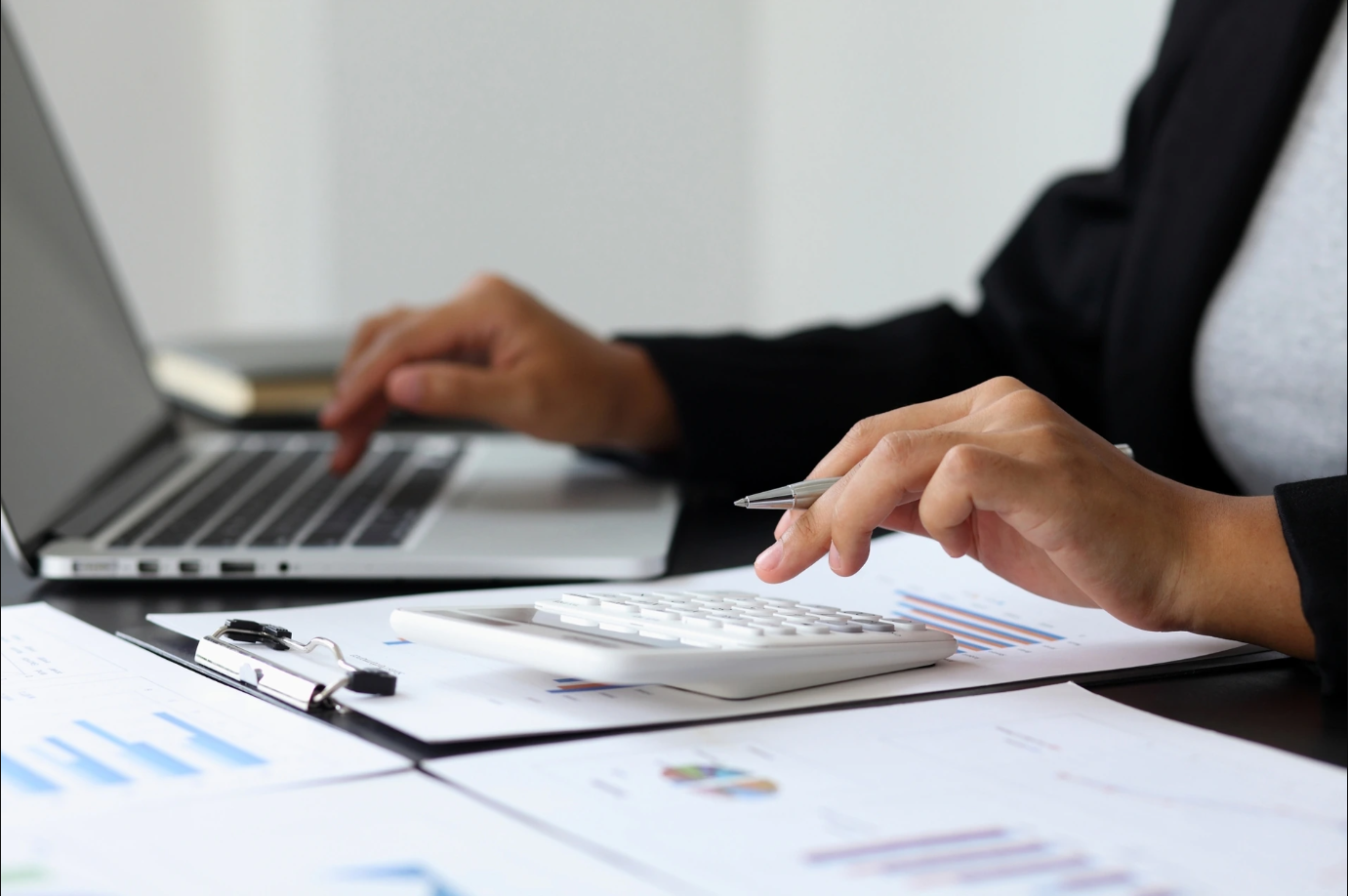 Онлайн-бухгалтерия иллюстрация